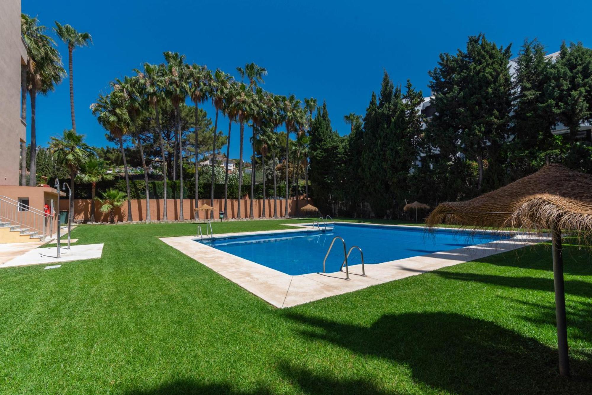 Cabopino Duplex, Swimming Pool, Beach 5Min Away, Chill Out Terrace And High-Speed Wifi Marbella Exterior photo